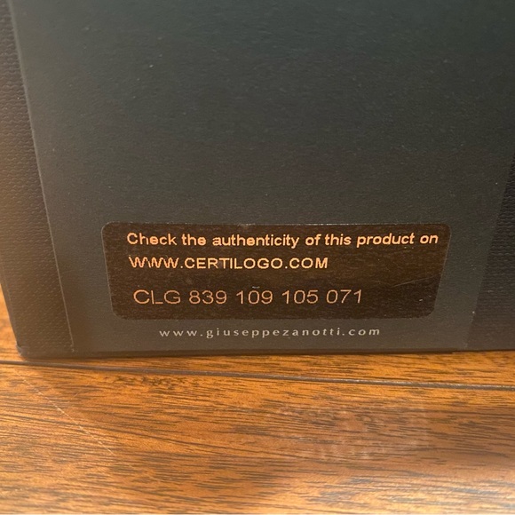 Giuseppe Zanotti  Mink stilettos blue mink w/black crock embossed heel Size 41 - Picture 9 of 15